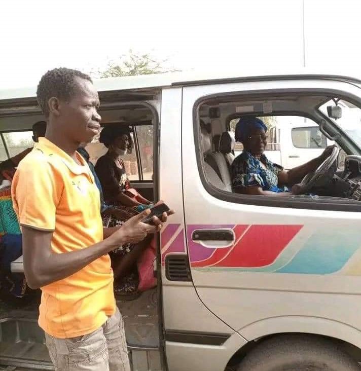 Bertille Kogongar, la première femme conductrice de minibus à N’Djaména