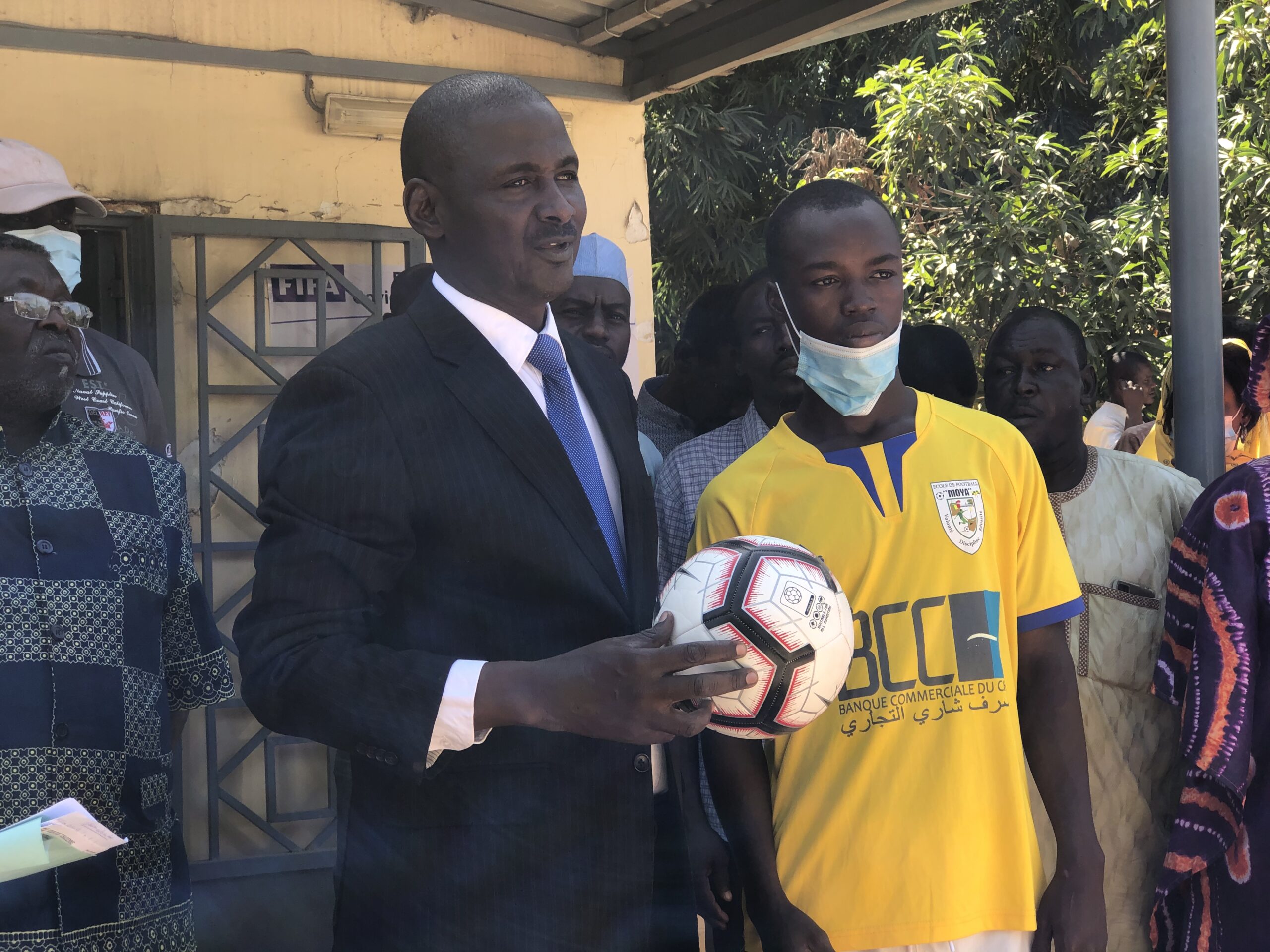 La Fédération tchadienne de football remet des ballons à 27 centres de formation