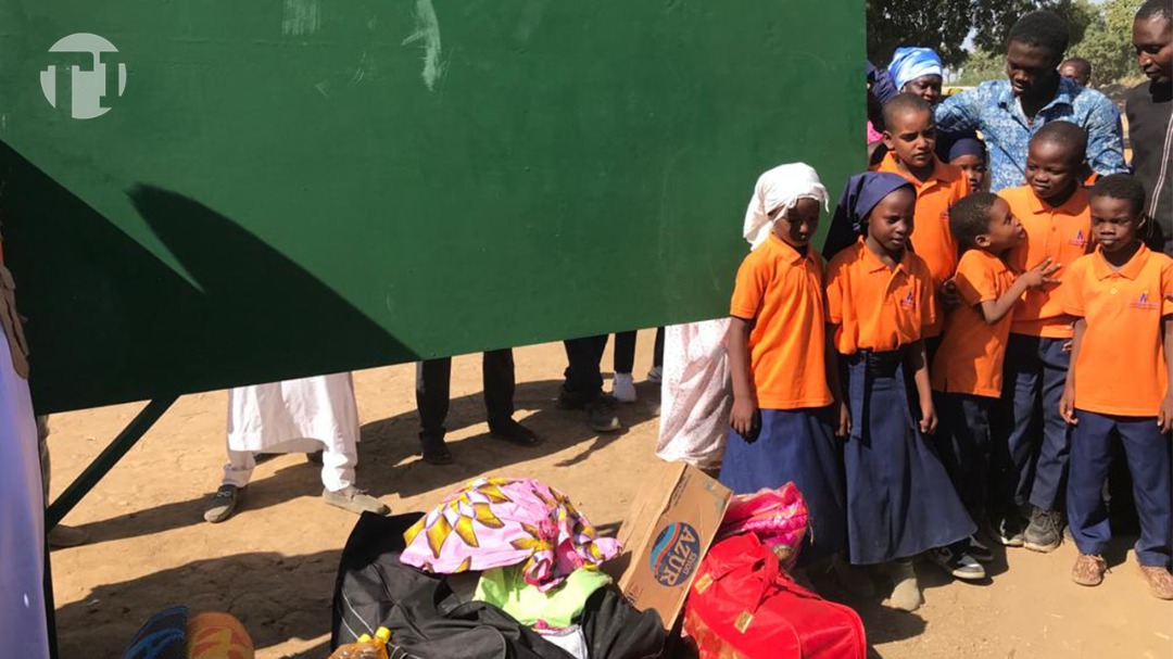 Tchad : des élèves de l’Académie Royale font un don à l’école des enfants sinistrés de Farcha
