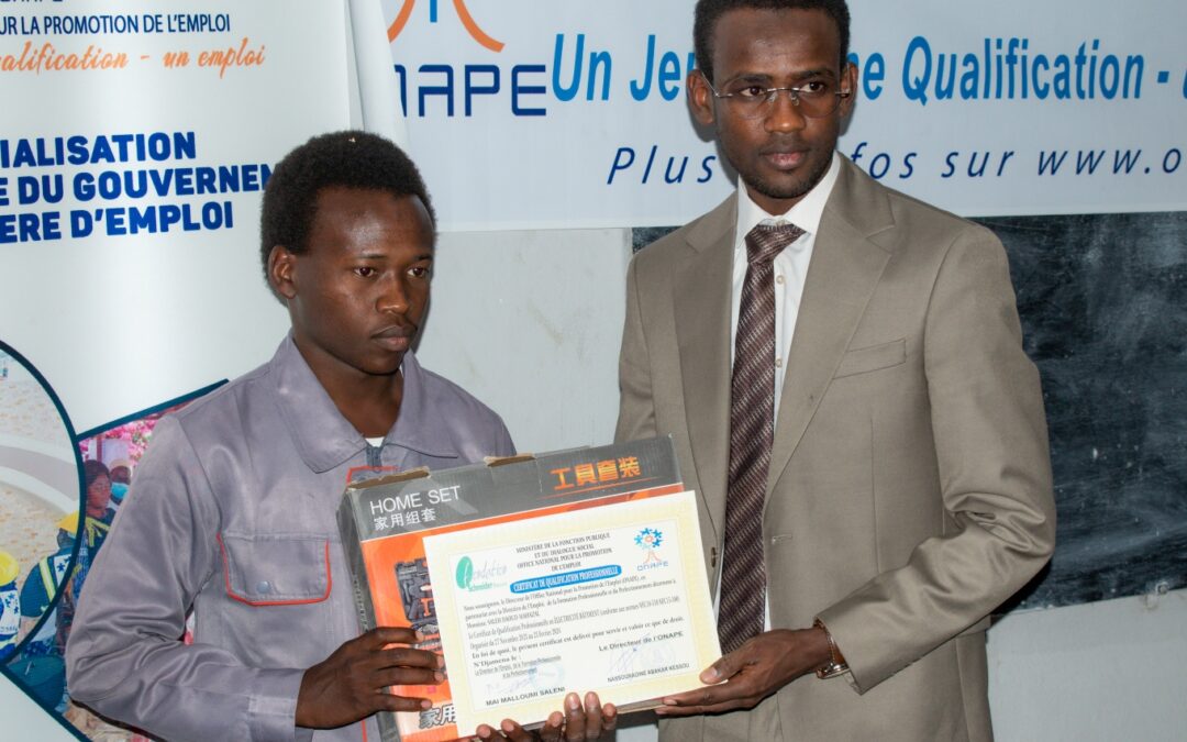 Promotion de l’emploi : 30 jeunes bénéficiaires d’une formation de l’Onape ont reçu leurs attestations