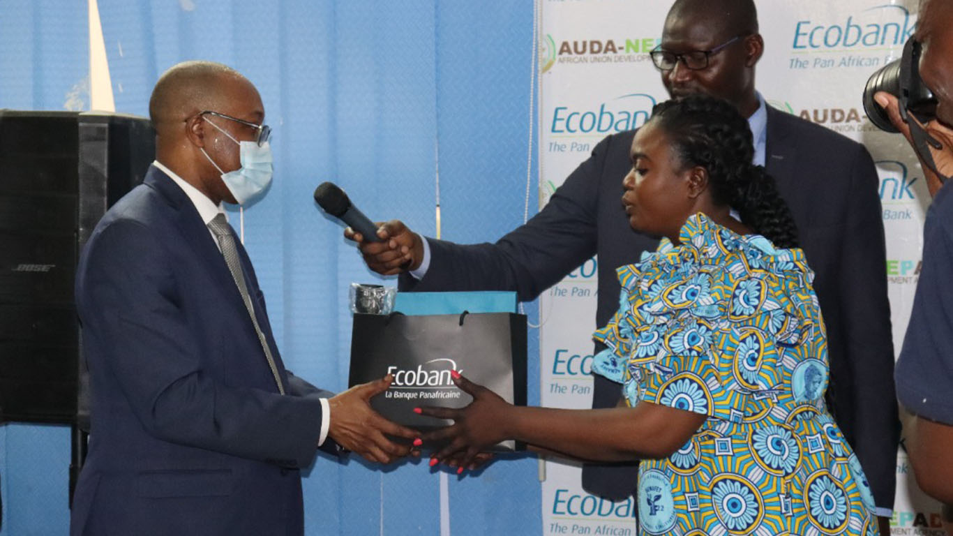 Senafet : Ecobank célèbre et récompense son personnel féminin