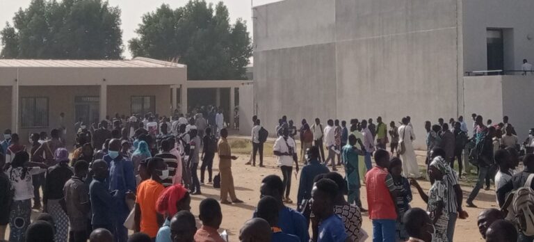 Campus de Toukra : des étudiants manifestent pour exiger la réhabilitation de leurs camarades exclus