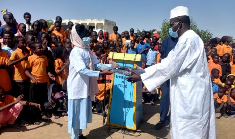 Le G5 Sahel remet des kits scolaires aux élèves de l’école communale de Guinébor