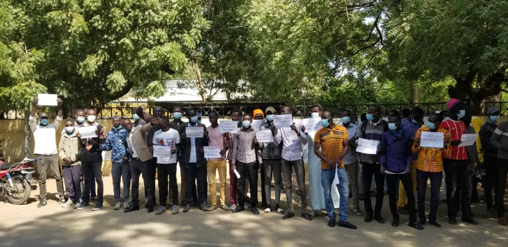 لليوم الثاني علي التوالي طلاب كلية الطب يعتصمون أمام وزارة المالية للمطالبة بمستحقاتهم