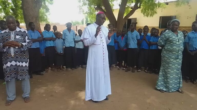 Gounou-Gaya : l’évêque de Pala encourage les filles à poursuivre les études