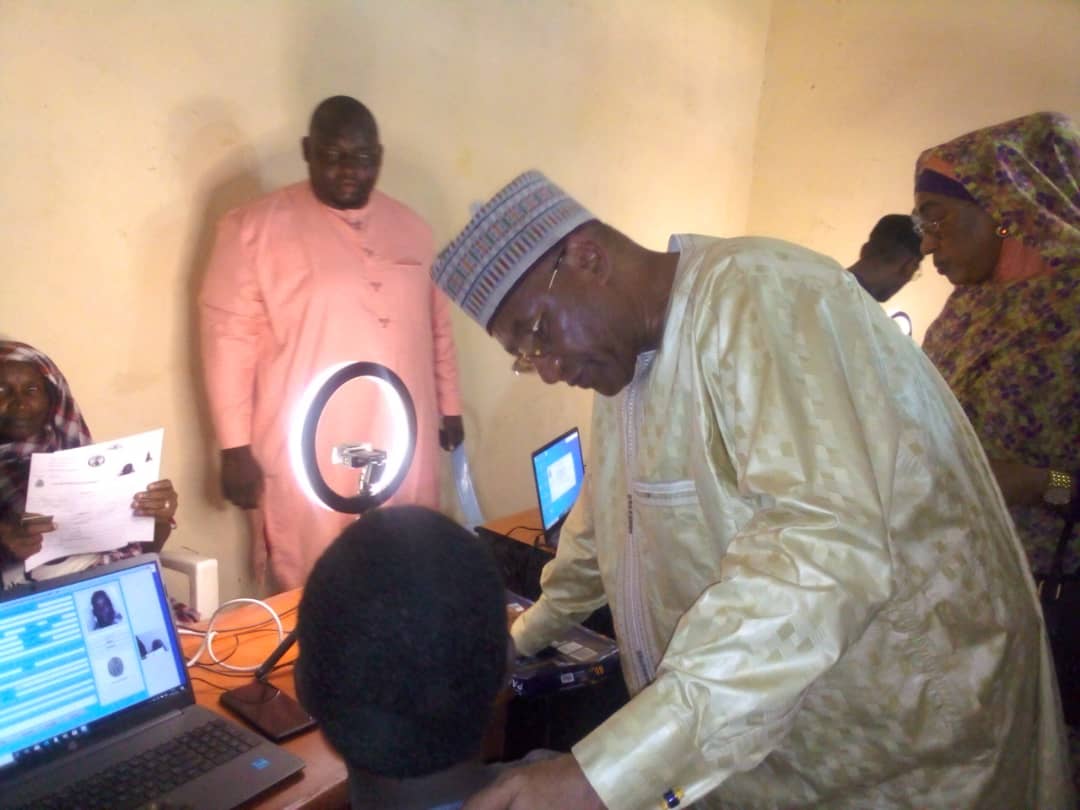 Des centres d’enrôlement biométrique des militants du MPS du 1er et 10ème arrondissements de N’Djamena visités par le secrétaire général premier adjoint, Dago Yacoub