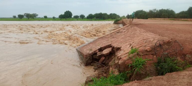 تشاد: جسر بوابة مدينة “أم التيمان” على وشك الدمار، وسلطات المنطقة تناشد ذوي النوايا الحسنة