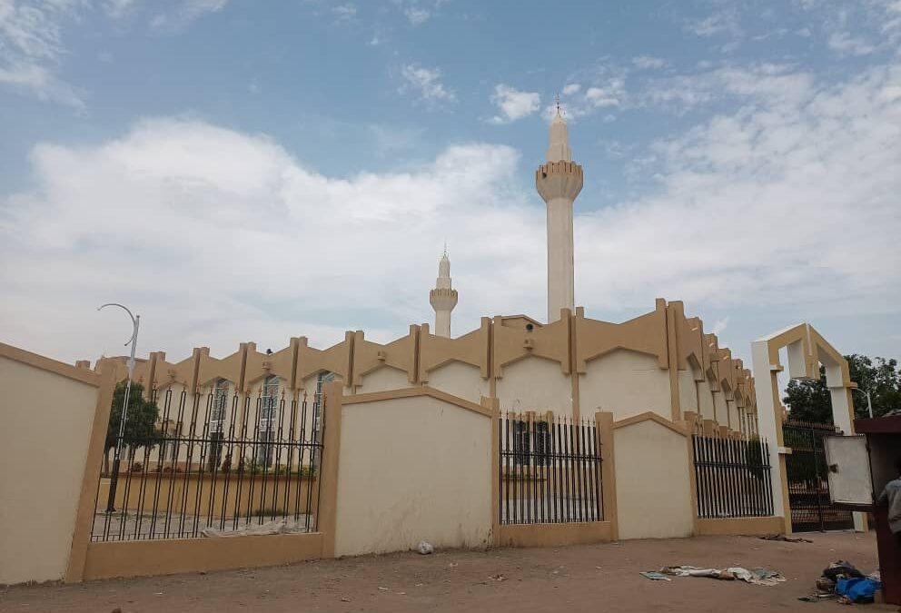 Religion : les fidèles attendent toujours la réouverture de la grande mosquée Roi Fayçal en réfection