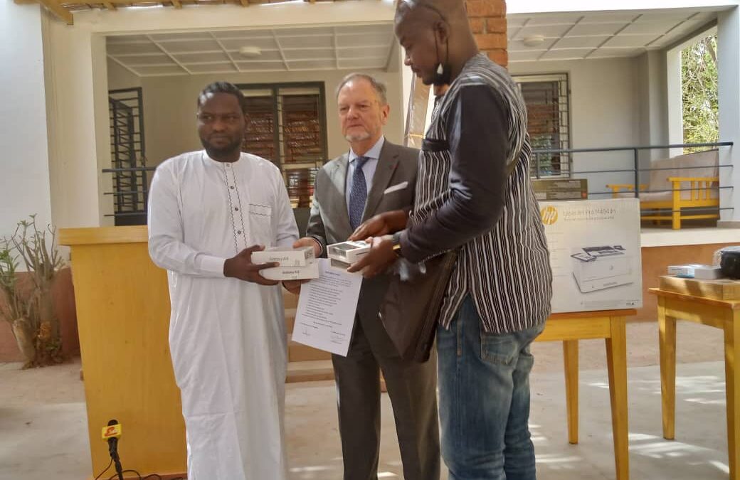 Tchad : 6 médias bénéficient de matériels dans le cadre du projet Desinfox