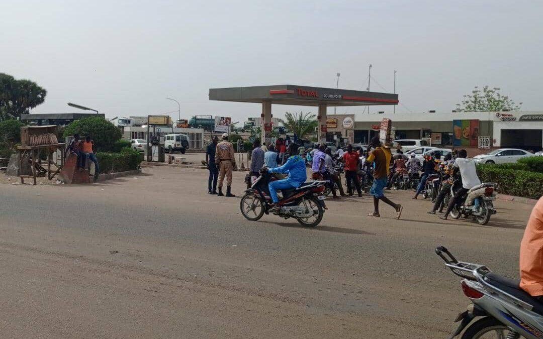 Augmentation du prix du carburant : les Tchadiens à bout de souffle appellent les autorités à trouver une solution