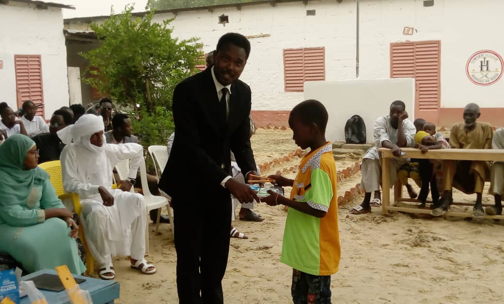 Tchad : ALAPSET vole au secours des élèves démunis avec des kits scolaires
