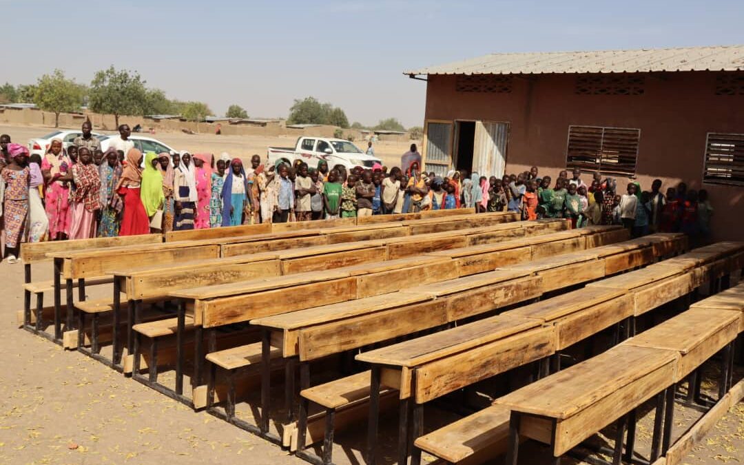 L’association Ley  Sao Kotoko  fait  un don de table-bancs à l’école primaire de Miskiné