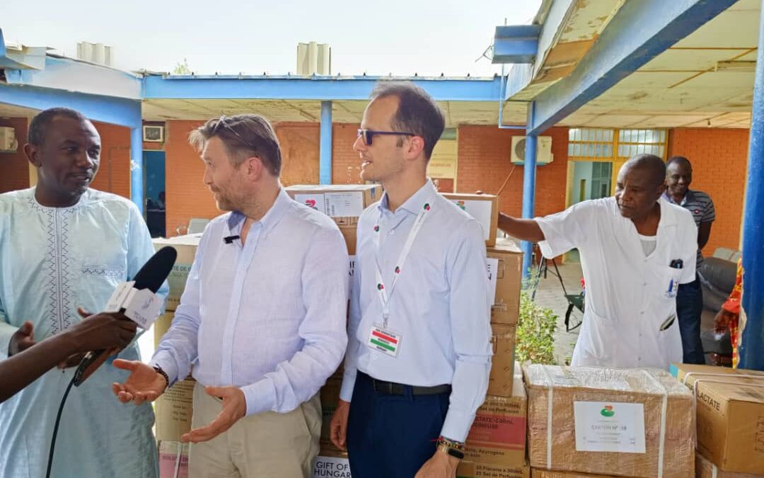 Coopération : le peuple hongrois fait un don de médicaments au CHURN 