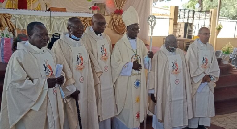 Religion : l’Eglise catholique célèbre le jubilé d’argent de six prêtres