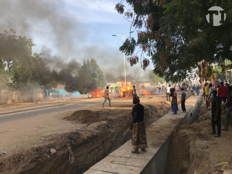 أنجمينا: حرق مركبة حكومية من قبل المحتجين، وقائدها في حالة حرجة