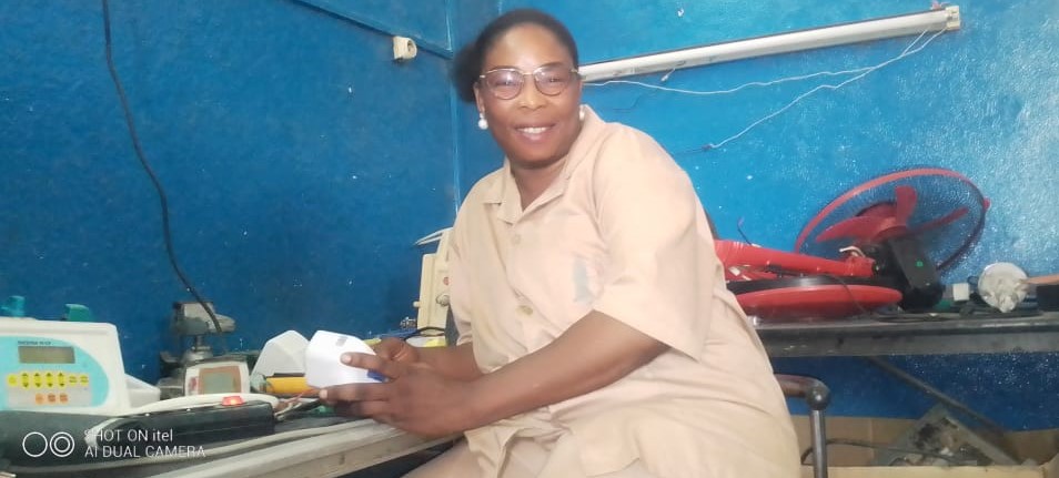 Senafet : Moudji Chantal, l’unique technicienne au service de maintenance biomédicale à l’hôpital central de N’Djamena
