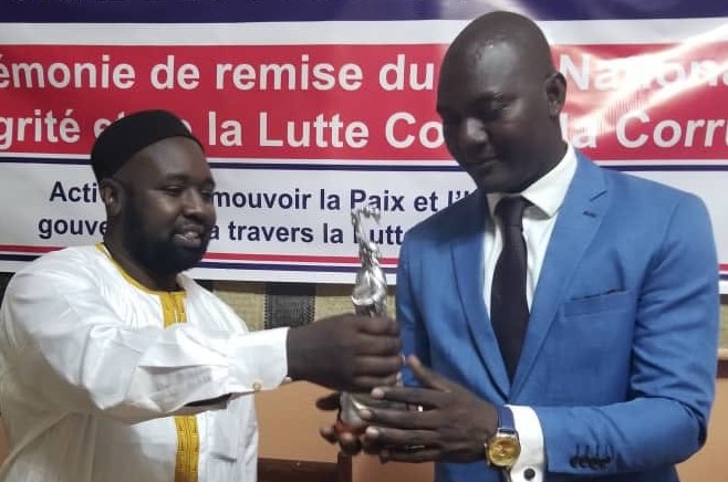 Ahmat Larry,  président  du  Grac Tchad, désigné meilleur activiste de l’année contre la corruption par l’association Chadian commuty of USA