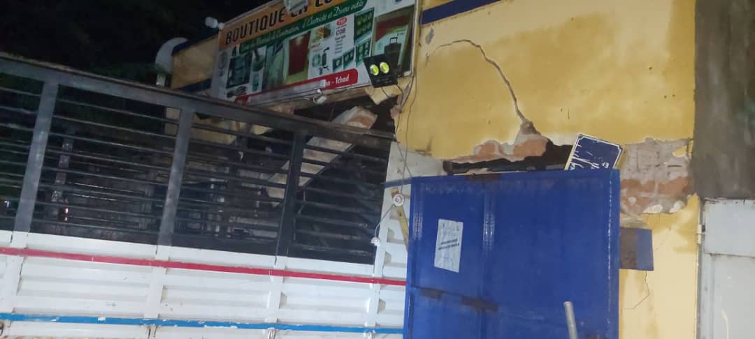 Tchad: un gros porteur fonce dans une boutique tuant un piéton de passage