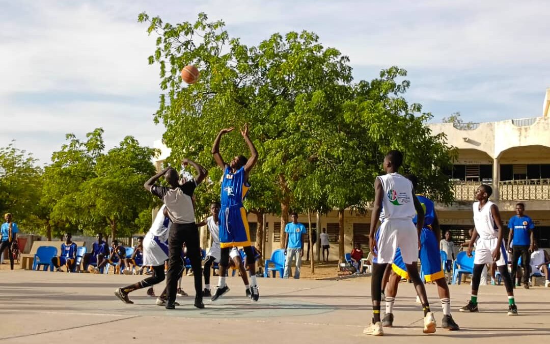 Référendum constitutionnel : à travers un match de basketball, un cadre des jeunes mobilise pour le ‘’oui’’