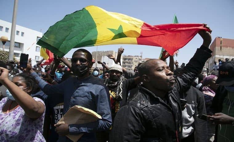 السنغال : في ظل التقلبات السياسية التي شهدتها البلاد بشأن موعد السباق الرئاسي تم تحديد يوم الأحد 24 مارس موعد إجراء الإنتخابات