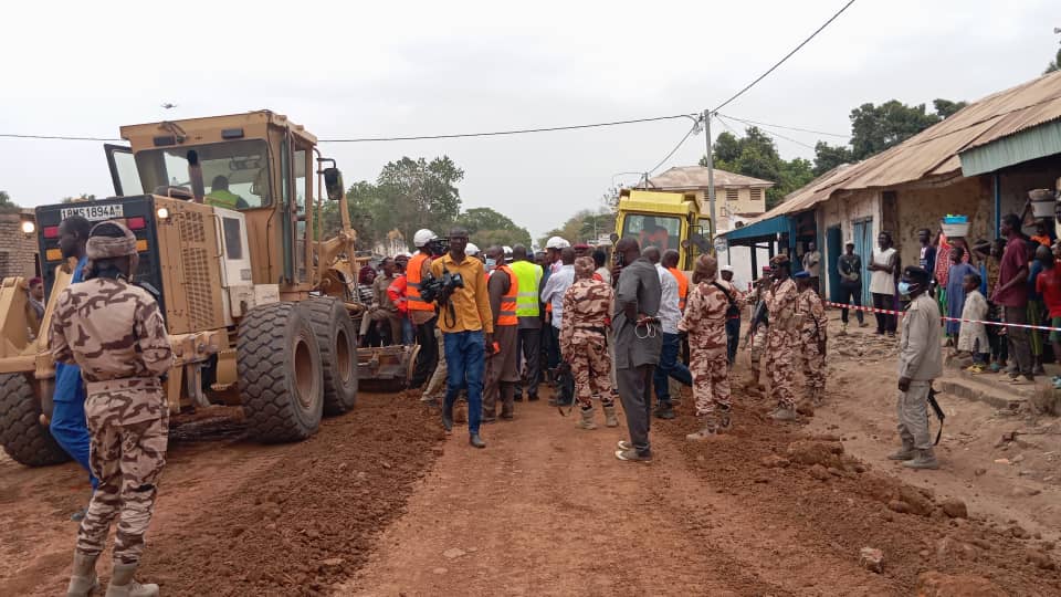 Tchad : le ministre Aziz Mahamat Saleh inspecte les travaux de construction de 15 kilomètres de voirie urbaine à Doba