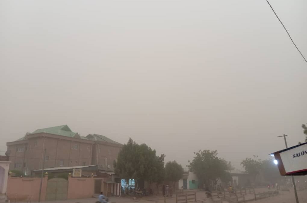 Brume de poussière sur N’Djamena et d’autres villes : la situation durera au moins 72 heures (service météo)