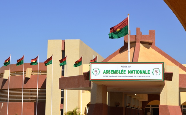 Burkina Faso : le parlement autorise l’organisation d’assises nationales pour la suite à donner à la transition