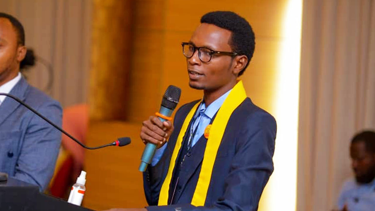 Bachar Moustapha Batrane, défenseur de la Charte africaine de la jeunesse, participe à la ”Table des Décisions” à Kinshasa