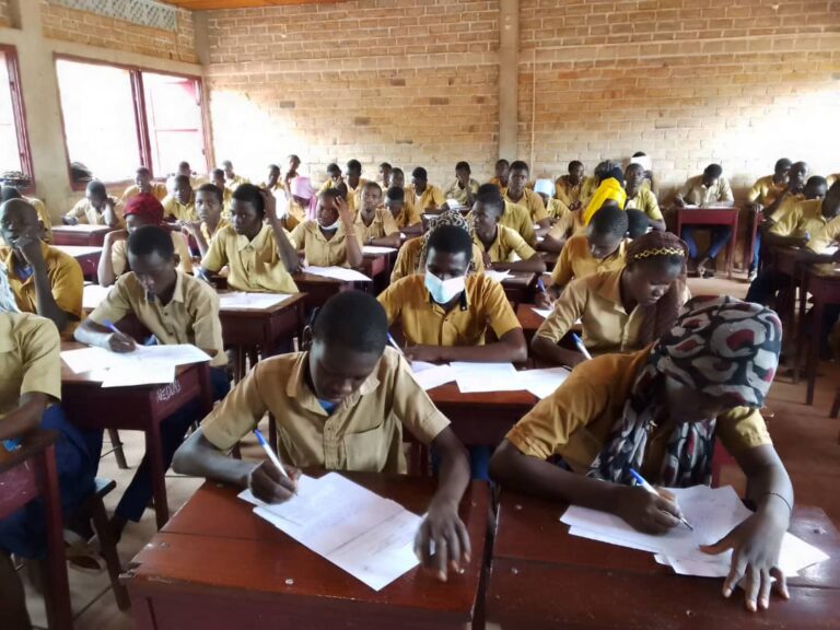 Koumra : les élèves du lycée ”Marie Ke Tal” de Koumra composent les examens blancs