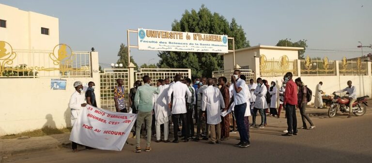 Manifestation des étudiants en médecine, plus de 30 étudiants arrêtés et deux véhicules de la Police cabossés